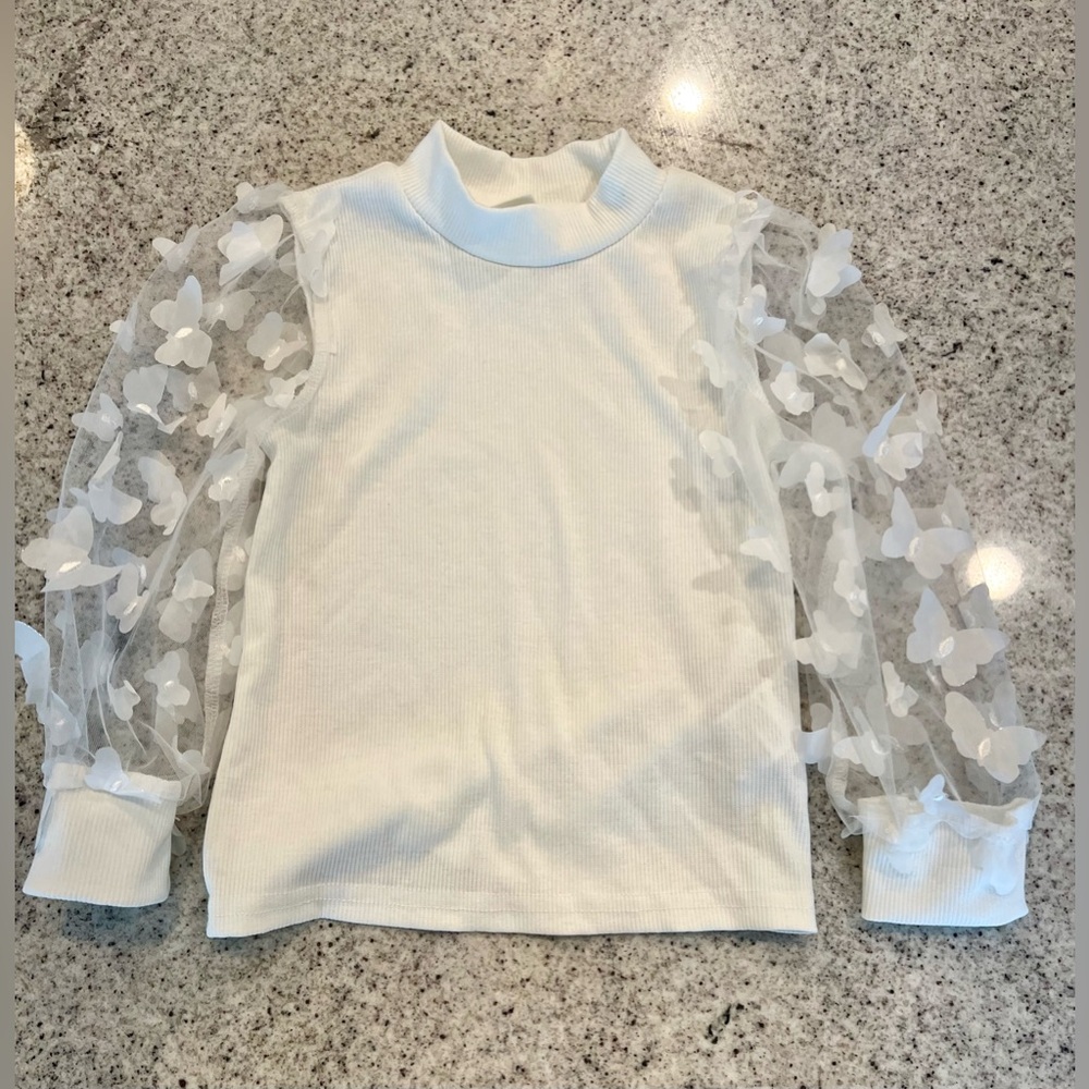 White shirt with adorable sleeves long sleeve girls size 4